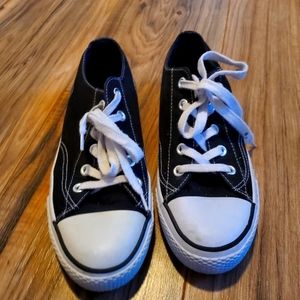 Black and white, airwalk shoes